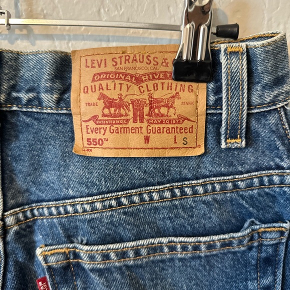 Levi's Vintage Women's 550 Relaxed Fit Tapered Jeans - Picture 3 of 6